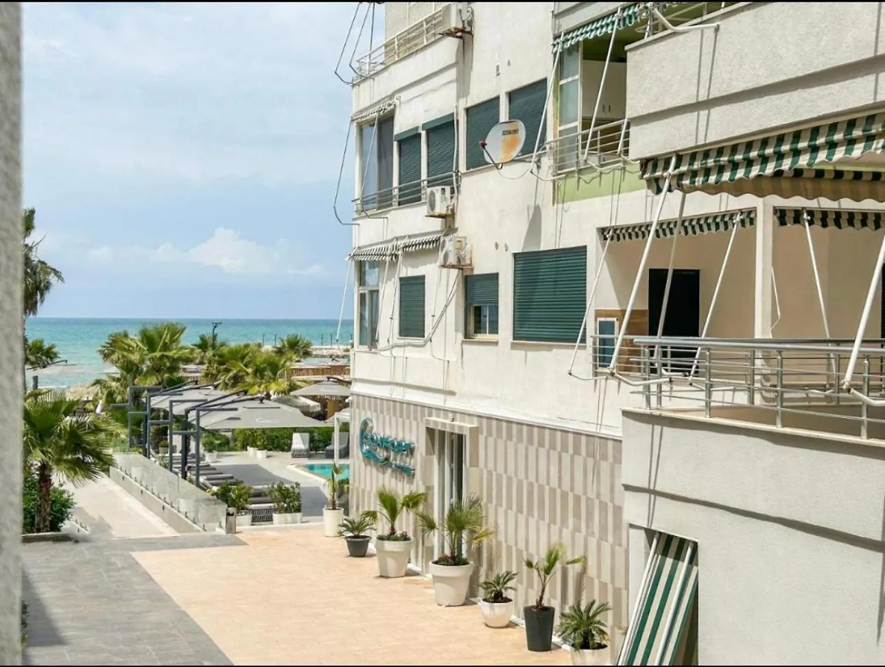 Sea View Deluxe Apartments Qerret Golem